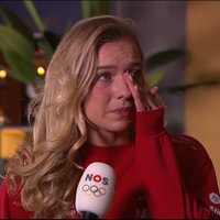 Joy Beune geëmotioneerd