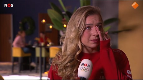 Joy Beune geëmotioneerd