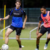 Jim Koller (links) in actie op het trainingsveld
