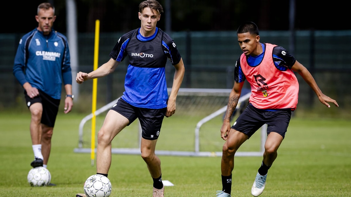 Jim Koller (links) in actie op het trainingsveld