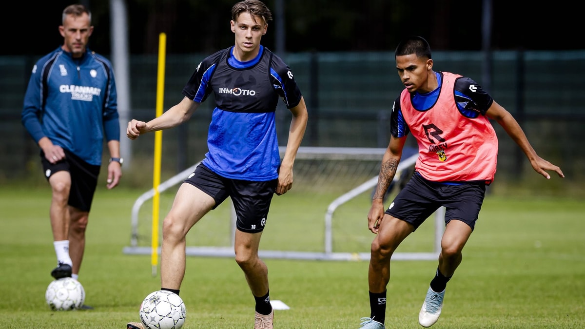 Jim Koller (links) in actie op het trainingsveld