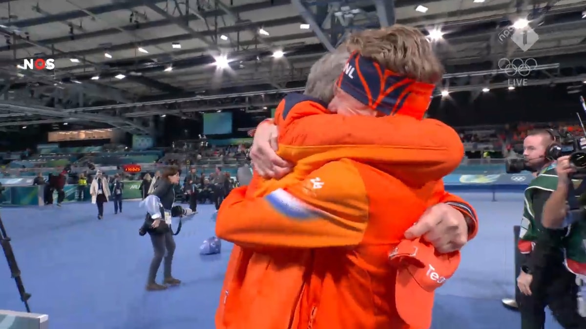 Jorrit Bergsma viert zijn medaille