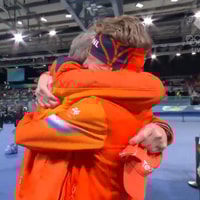 Jorrit Bergsma viert zijn medaille