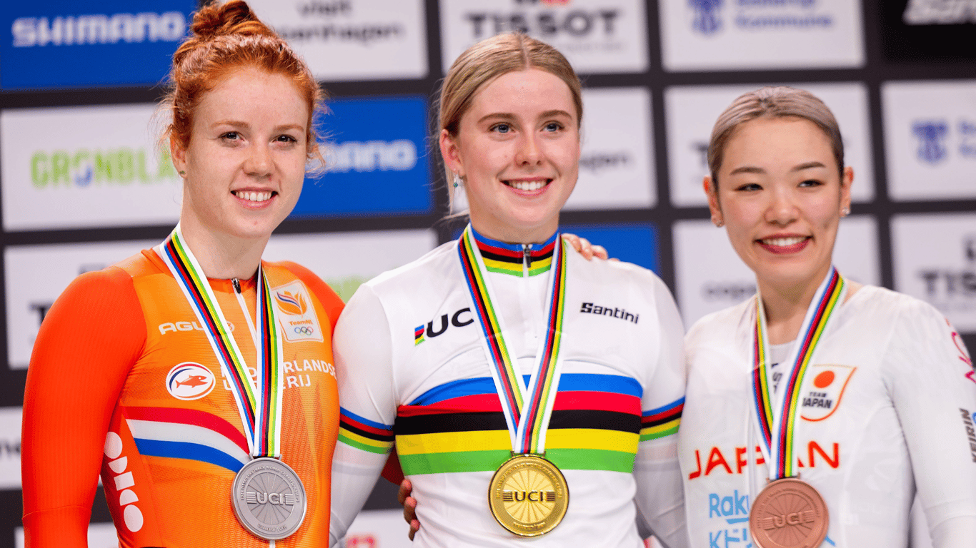 Hetty van de Wouw, Emma Finucane en Mina Sato op het WK baanwielrennen in Ballerup