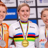Hetty van de Wouw, Emma Finucane en Mina Sato op het WK baanwielrennen in Ballerup