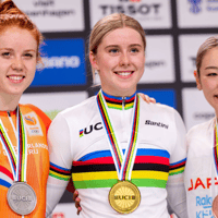 Hetty van de Wouw, Emma Finucane en Mina Sato op het WK baanwielrennen in Ballerup