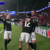 Jurriën Timber scoort voor Arsenal tegen PSV