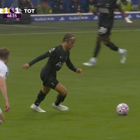 Een mislukte pass van Xavi Simons