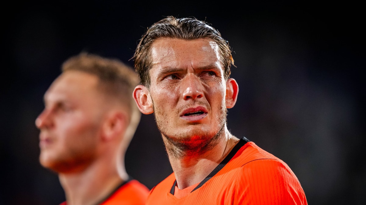 Marten de Roon in het shirt van het Nederlands elftal
