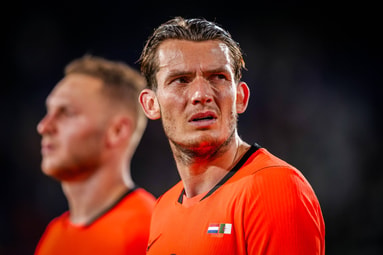 Marten de Roon in het shirt van het Nederlands elftal