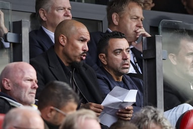 Nigel de Jong en Xavi Hernández