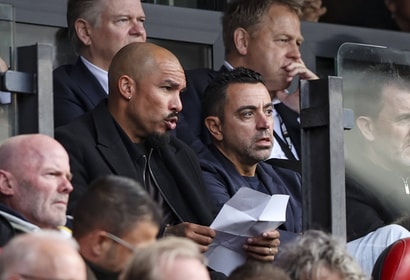 Nigel de Jong en Xavi Hernández