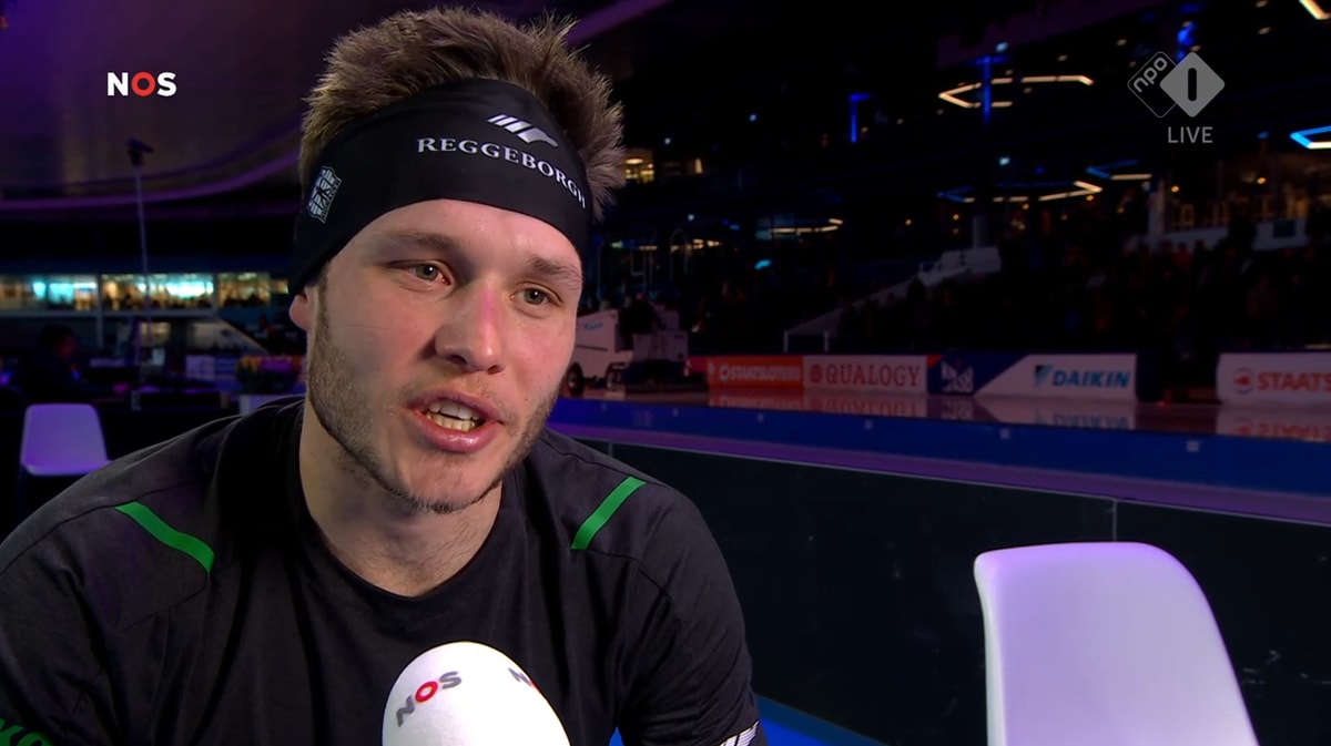 Marcel Bosker voor de camera van de NOS