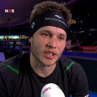 Marcel Bosker voor de camera van de NOS