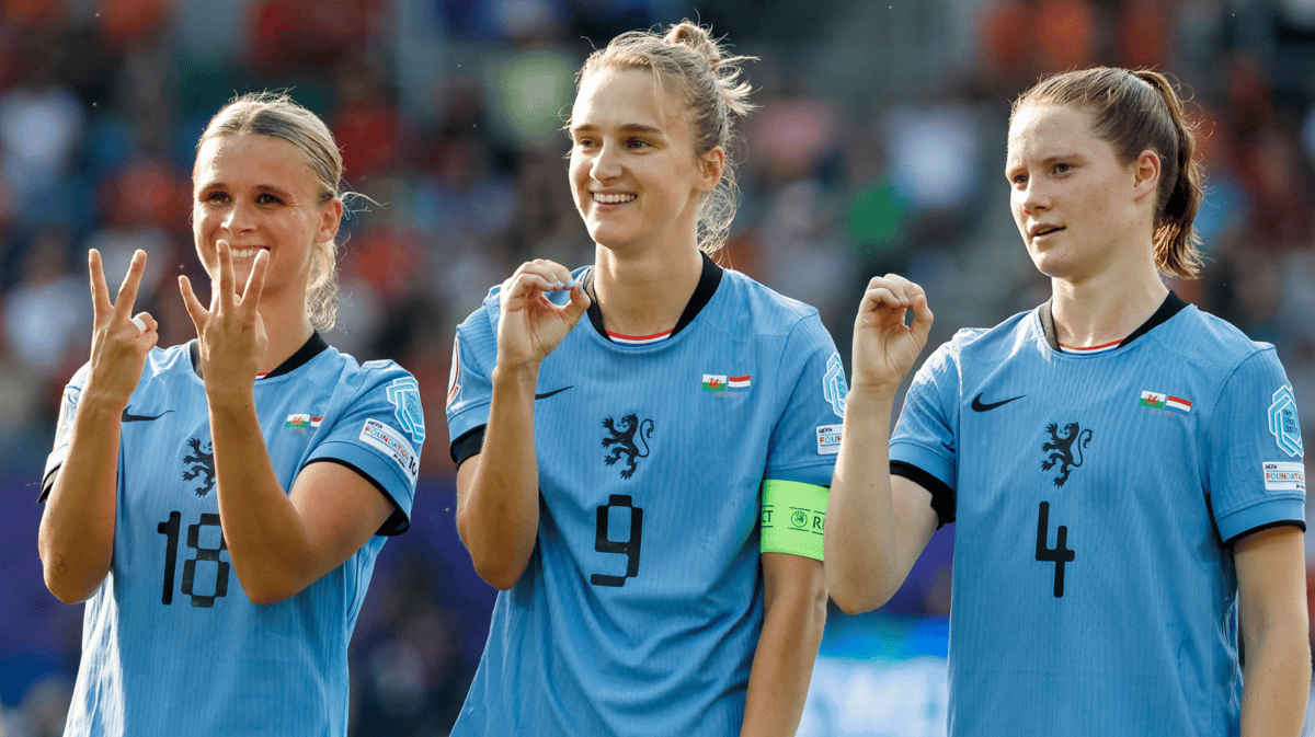 Vivianne Miedema viert haar 100e interlandgoal