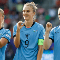 Vivianne Miedema viert haar 100e interlandgoal