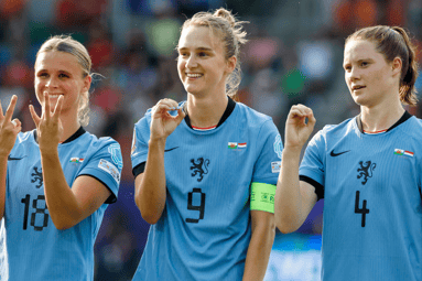 Vivianne Miedema viert haar 100e interlandgoal