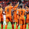 Het Nederlands elftal viert een doelpunt