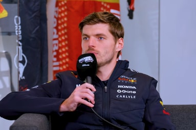 Max Verstappen voor de camera van Red Bull Racing