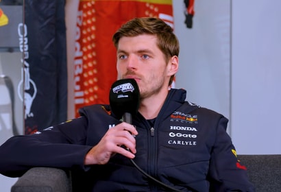 Max Verstappen voor de camera van Red Bull Racing