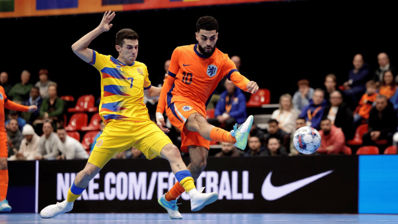 Mohamed Chih in actie voor Oranje futsal