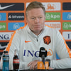 Ronald Koeman tijdens een persconferentie van het Nederlands elftal