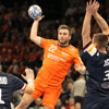 Luc Steins in actie bij de handbalmannen