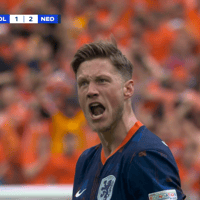 Wout Weghorst euforisch na de 1-2 van Nederland tegen Polen