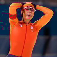 Jutta Leerdam juicht van vreugde