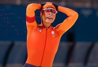 Jutta Leerdam juicht van vreugde