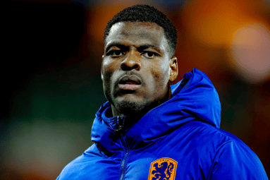 Denzel Dumfries in het shirt van het Nederlands elftal