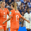 De Oranje Leeuwinnen vieren een doelpunt