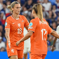De Oranje Leeuwinnen vieren een doelpunt