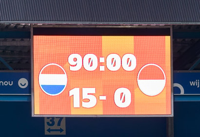 De Oranje Leeuwinnen verslaan Indonesië met 15-0 in Doetinchem.