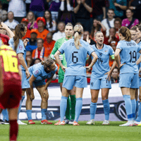 Overleg bij de Oranje Leeuwinnen