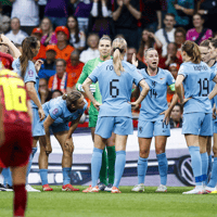 Overleg bij de Oranje Leeuwinnen