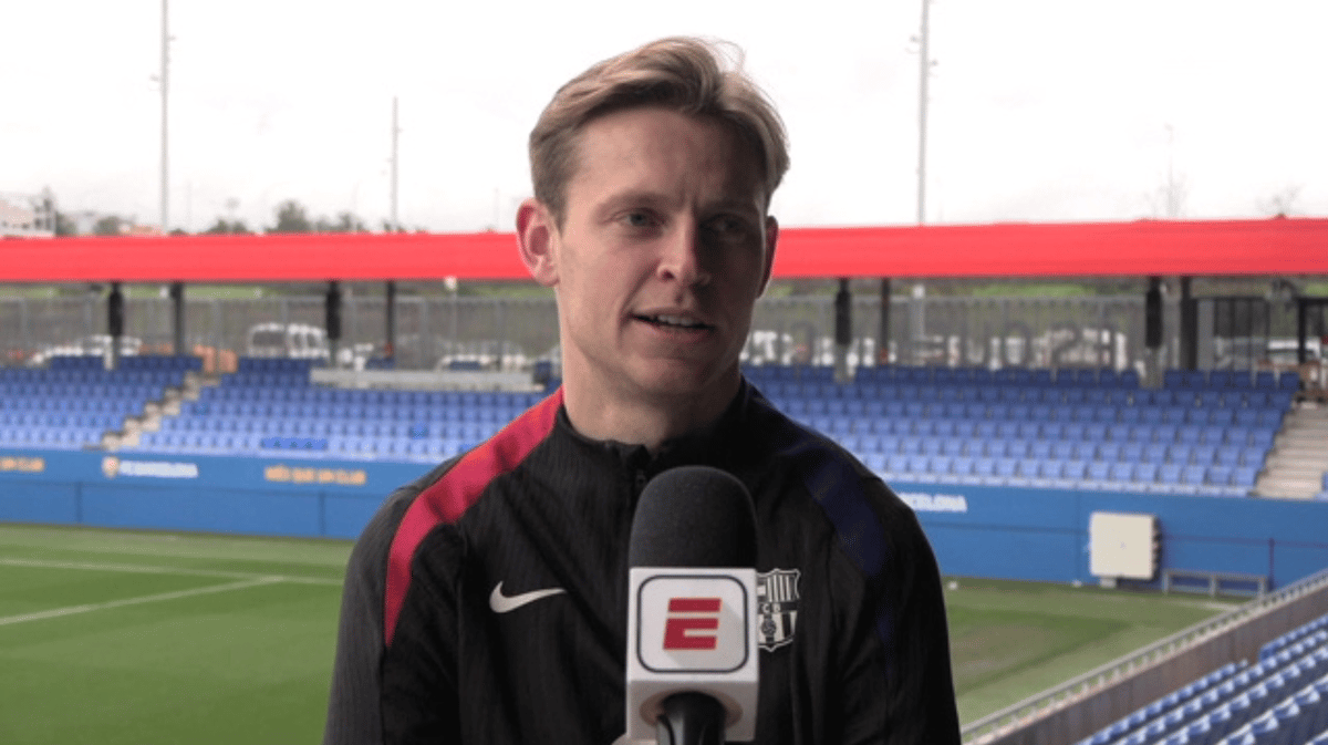 Frenkie de Jong voor de camera van ESPN