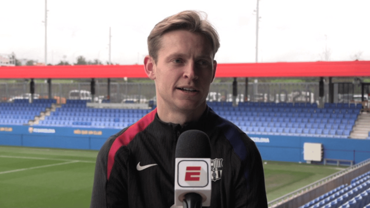Frenkie de Jong voor de camera van ESPN