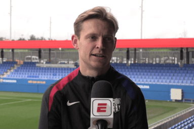 Frenkie de Jong voor de camera van ESPN