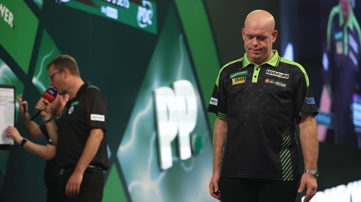 Michael van Gerwen baalt tijdens matige partij