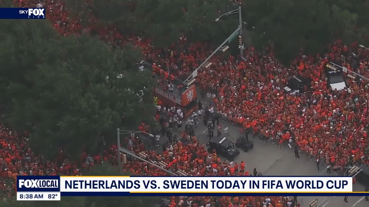 De Oranje Fanwalk voorafgaand aan Nederland - Zweden