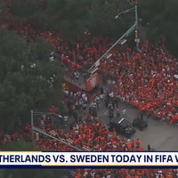 De Oranje Fanwalk voorafgaand aan Nederland - Zweden