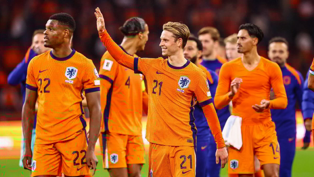 Het Nederlands elftal bedankt de supporters