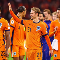 Het Nederlands elftal bedankt de supporters