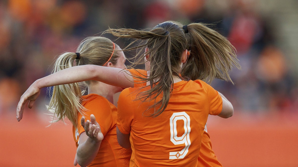 Jill Roord debuteerde op 18 oktober 2011 op veertienjarige leeftijd voor Oranje Onder 17.