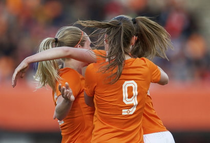 Jill Roord debuteerde op 18 oktober 2011 op veertienjarige leeftijd voor Oranje Onder 17.