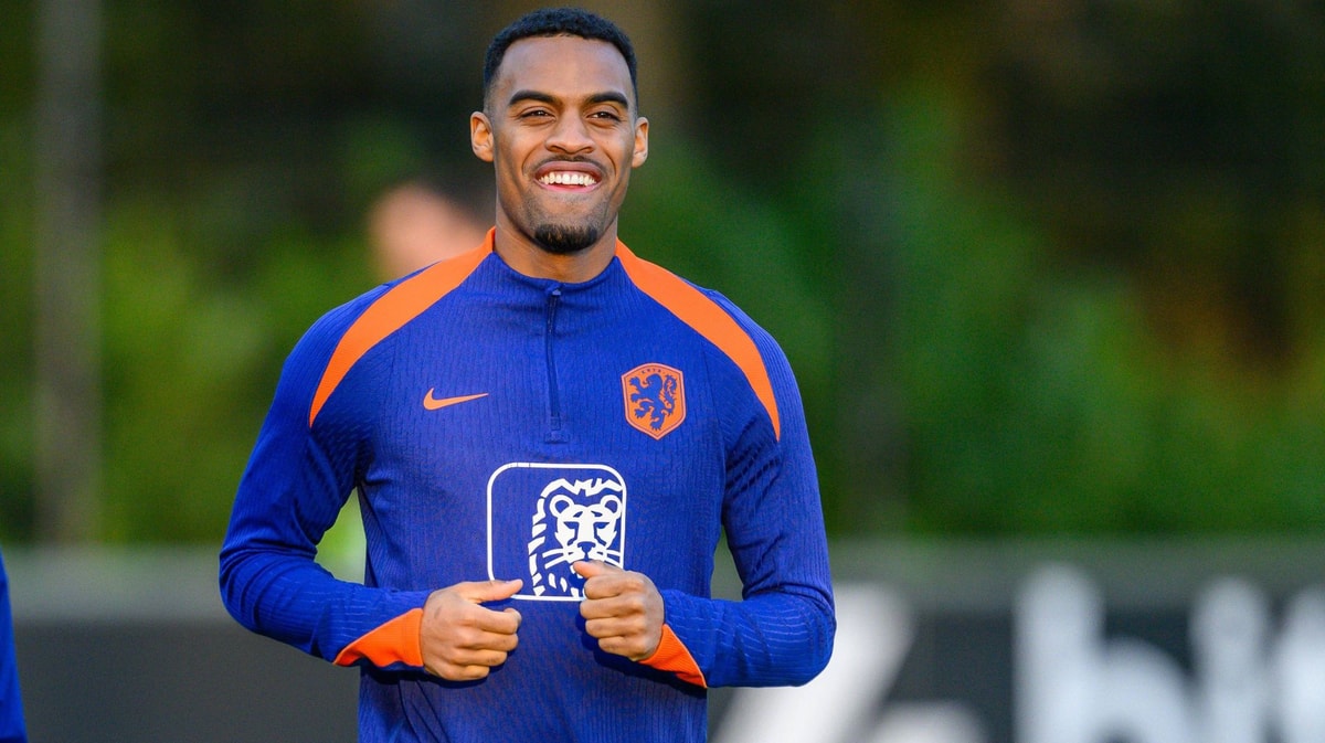 Ryan Gravenberch op het trainingsveld bij het Nederlands elftal