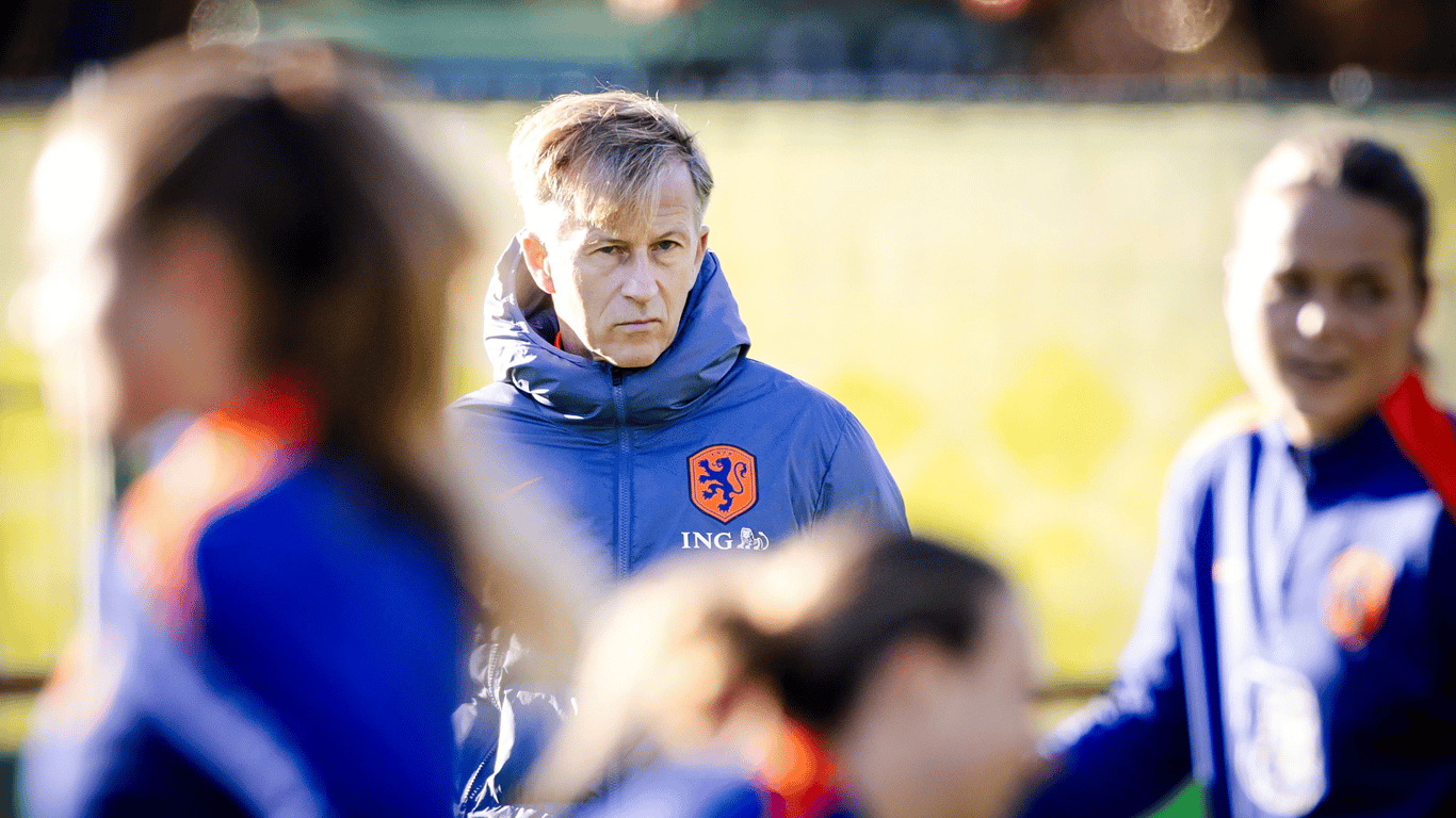 Andries Jonker, bondscoach van de Oranje Leeuwinnen