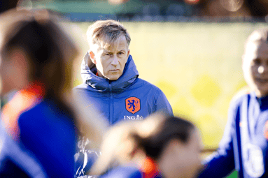 Andries Jonker, bondscoach van de Oranje Leeuwinnen