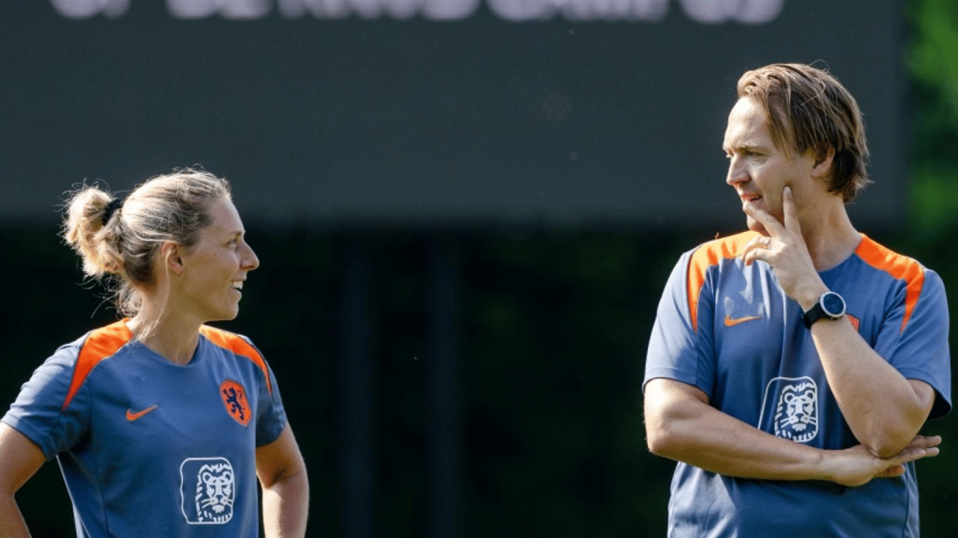 Arvid Smit en Janneke Bijl vertrekken naar de Engelse voetbalbond